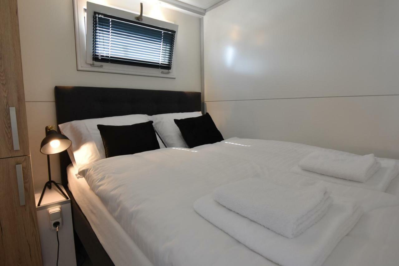 Cosy Floating Boatlodge Athene Маастрихт Экстерьер фото