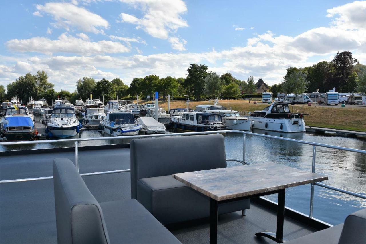 Cosy Floating Boatlodge Athene Маастрихт Экстерьер фото